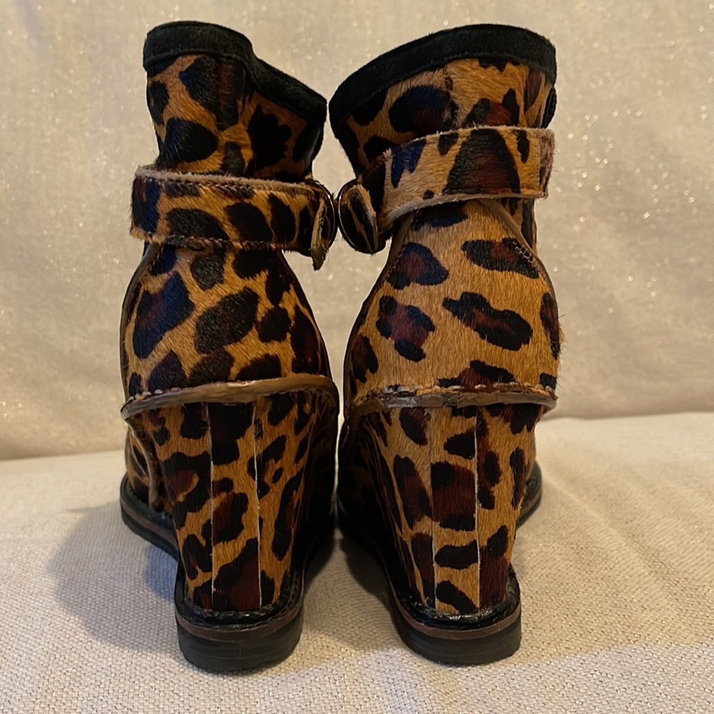 Diane von Furstenberg leopard calf hair wedges. Size 7. - Picture 5 of 8